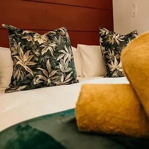 Uxolo Living Apartment